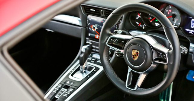 Porsche 911 Carrera S dashboard