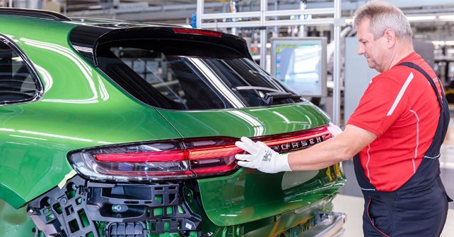 2019 Porsche Macan Production Mamba Green 3