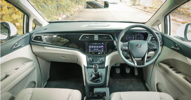 Mahindra Marazzo Interior Dashboard M