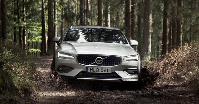 New Volvo V60 Cross Country Exterior Front Dynamic