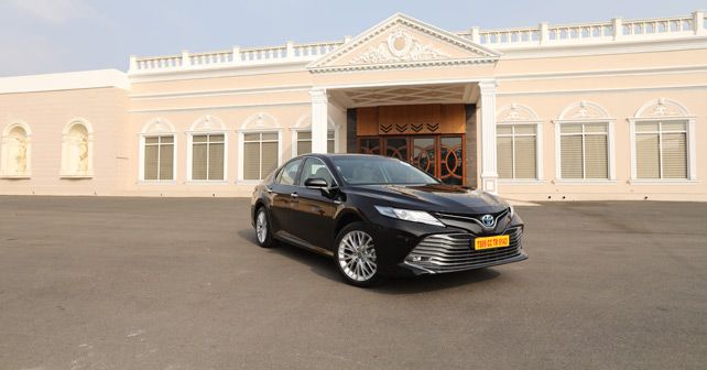 2019 Toyota Camry Front Three Quarter