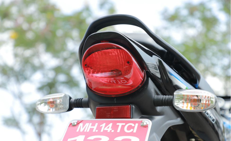 bajaj platina 110 h gear Image tail lamp