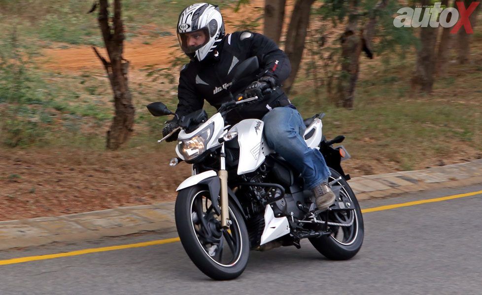 tvs apache rtr 200 4V image cornering