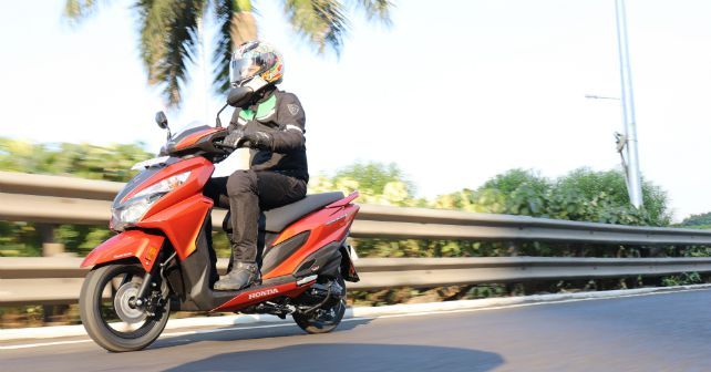 Honda Grazia Review Action Front M