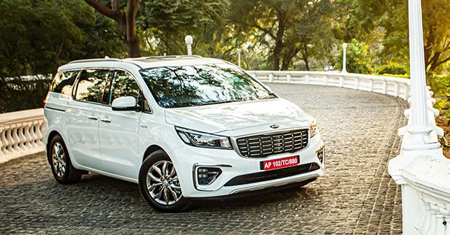 Kia Carnival Left Side and Front View