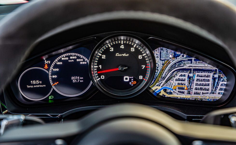 Porsche Cayenne Coupe instrumentation