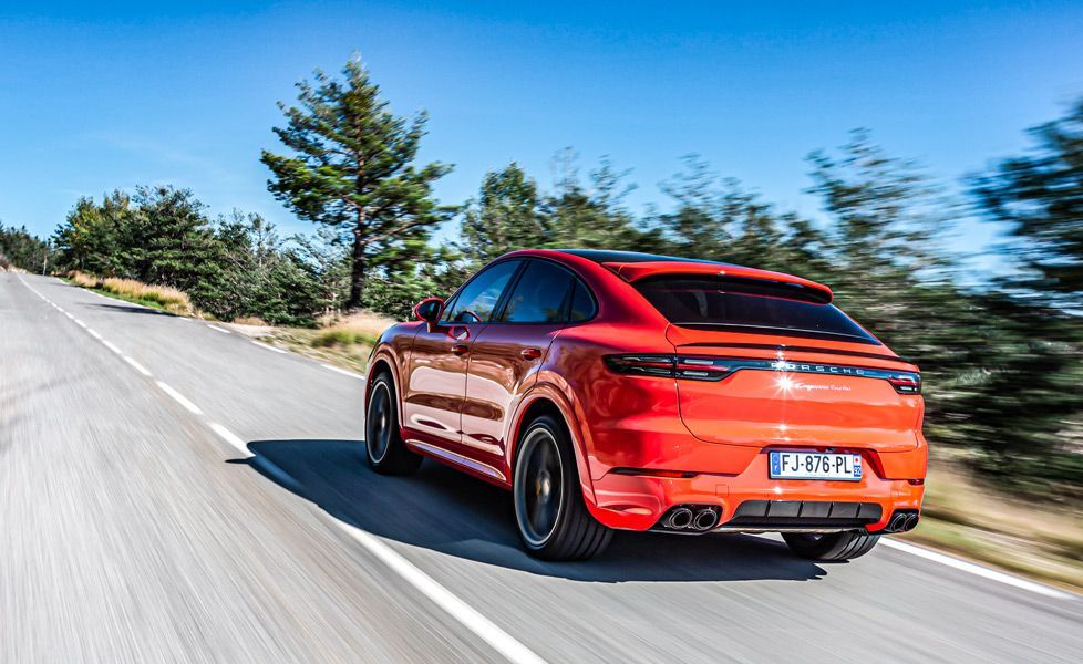 Porsche Cayenne Coupe image rear motion