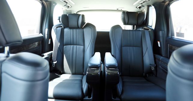 Toyota Vellfire Interior - Middle Row