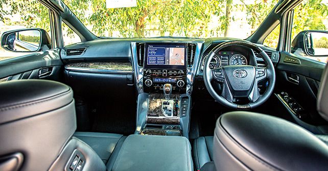 Toyota Vellfire Interior