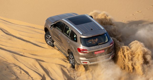 2020 BS6 Ford Endeavour climbing a dune in Jaisalmer