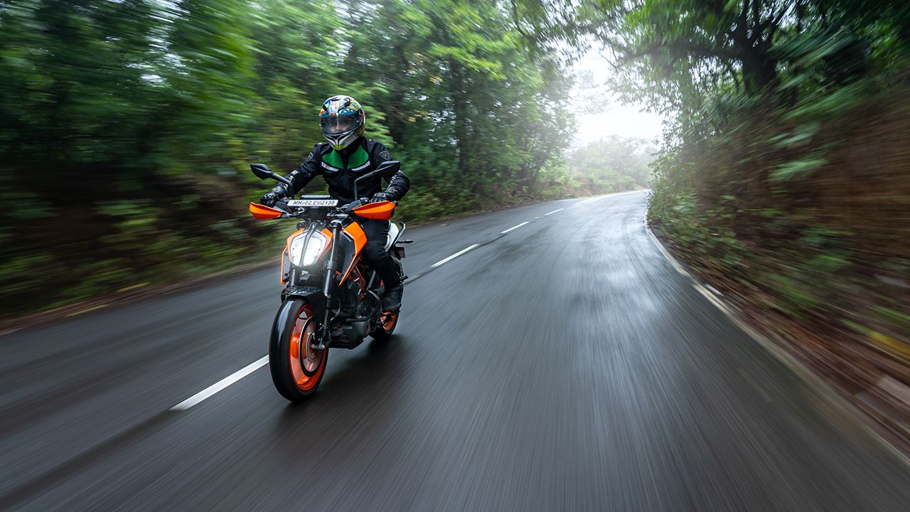 Tips To Ride In Monsoon KTM 390 Duke