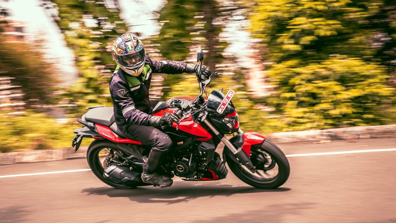 Bajaj Dominar 250 Review Action Handling M