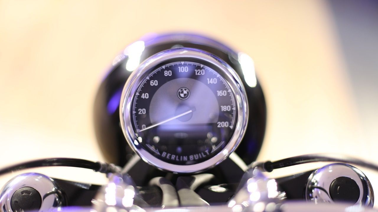 BMW R18 analogue dial1