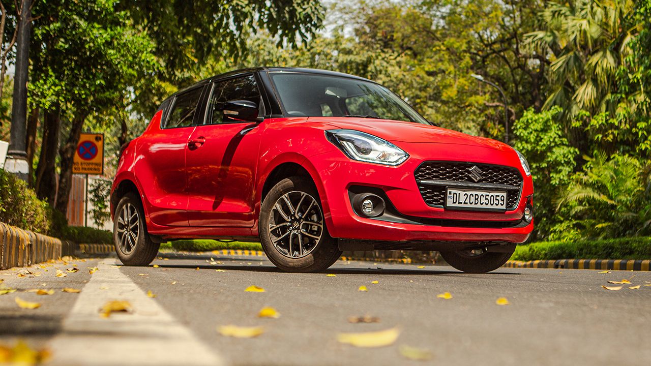 Maruti Suzuki Swift Right Side and Front View 