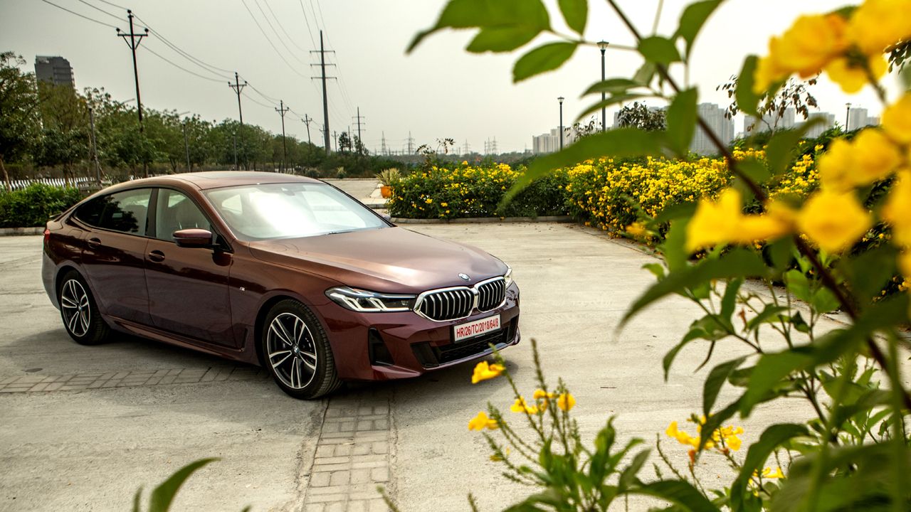 2021 BMW 6 Series Gran Turismo Front Quarter Static1