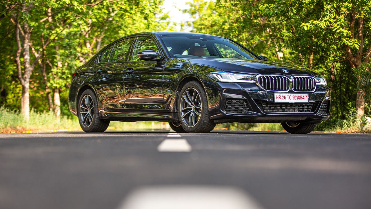 2021 BMW 5 Series static