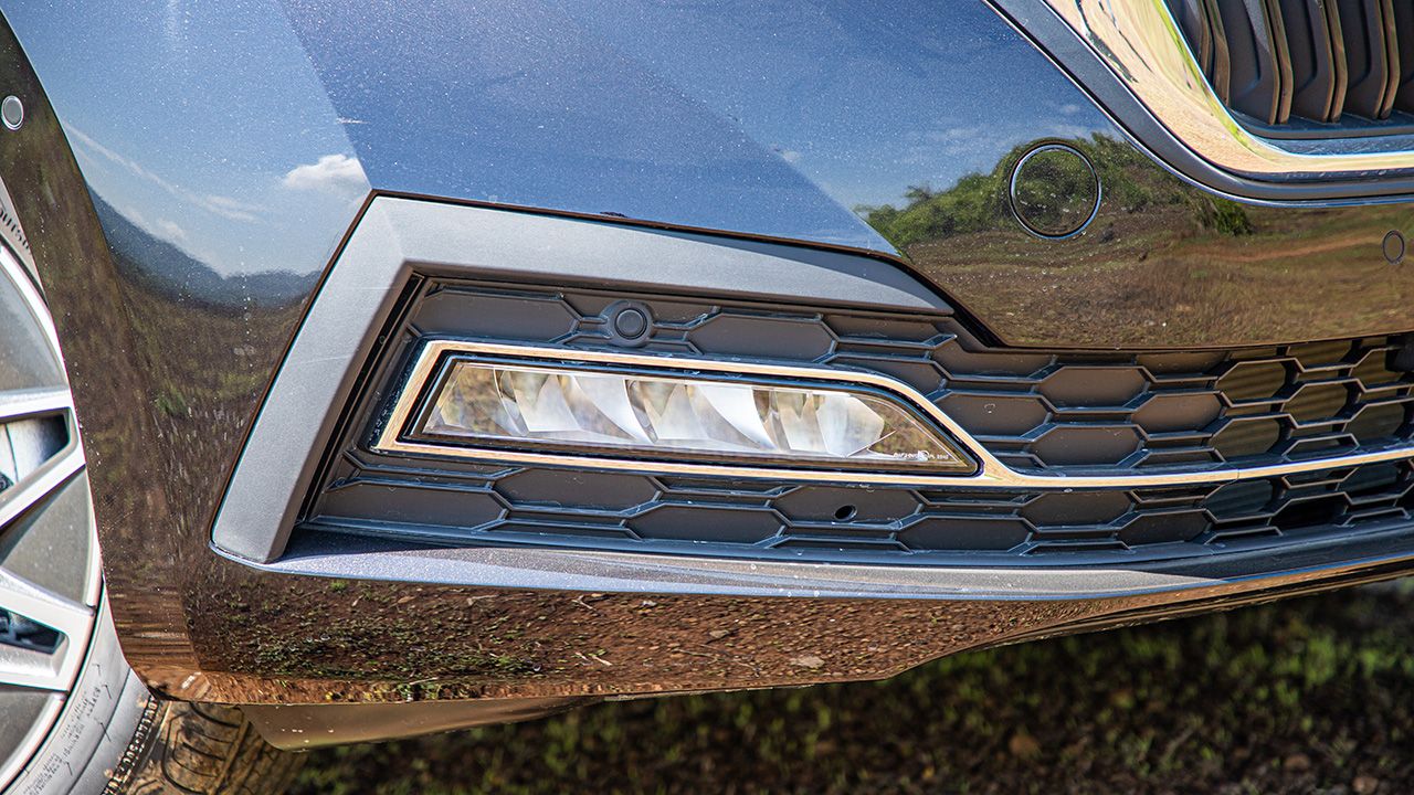 2021 skoda octavia 4th gen india review static detail fog lamp