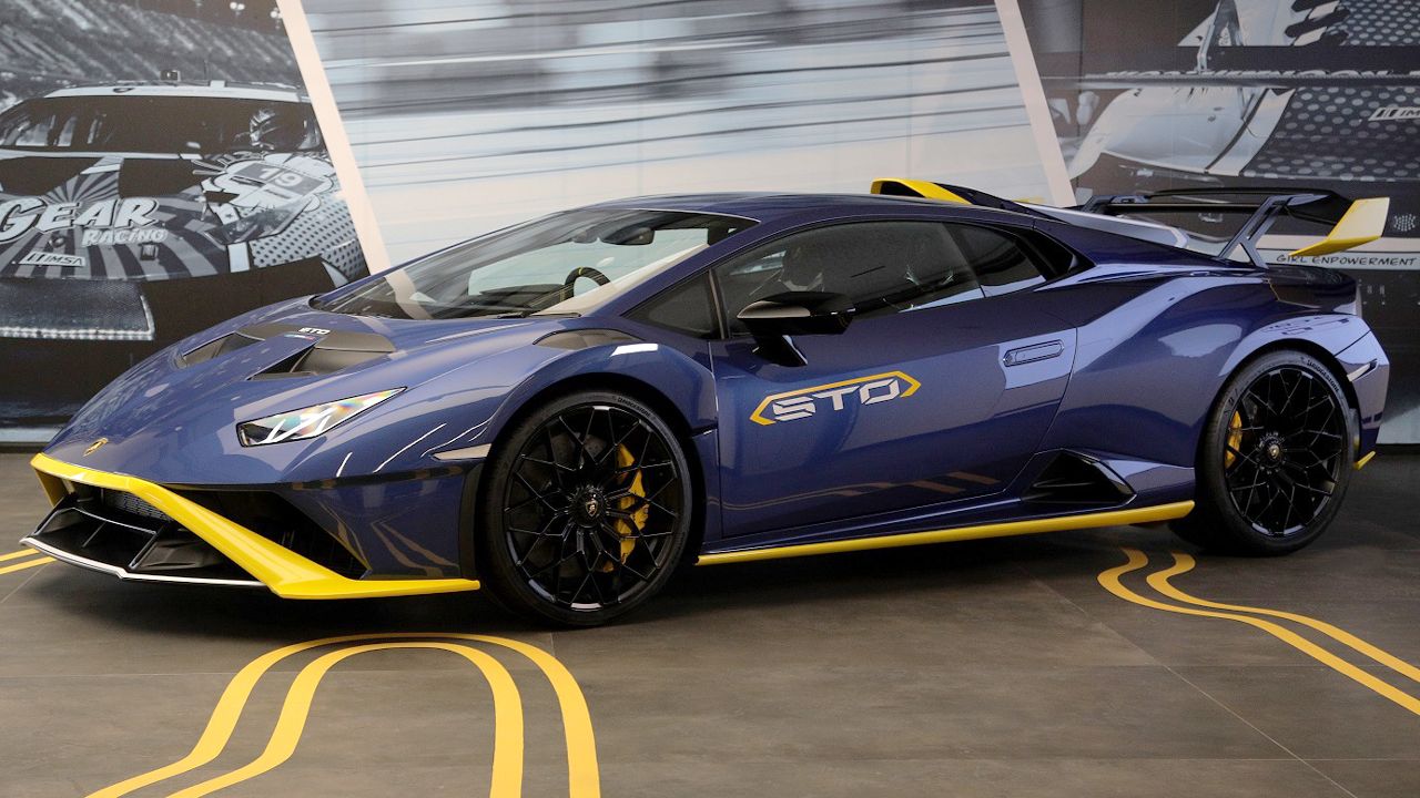 Lamborghini Huracan STO Static Side View