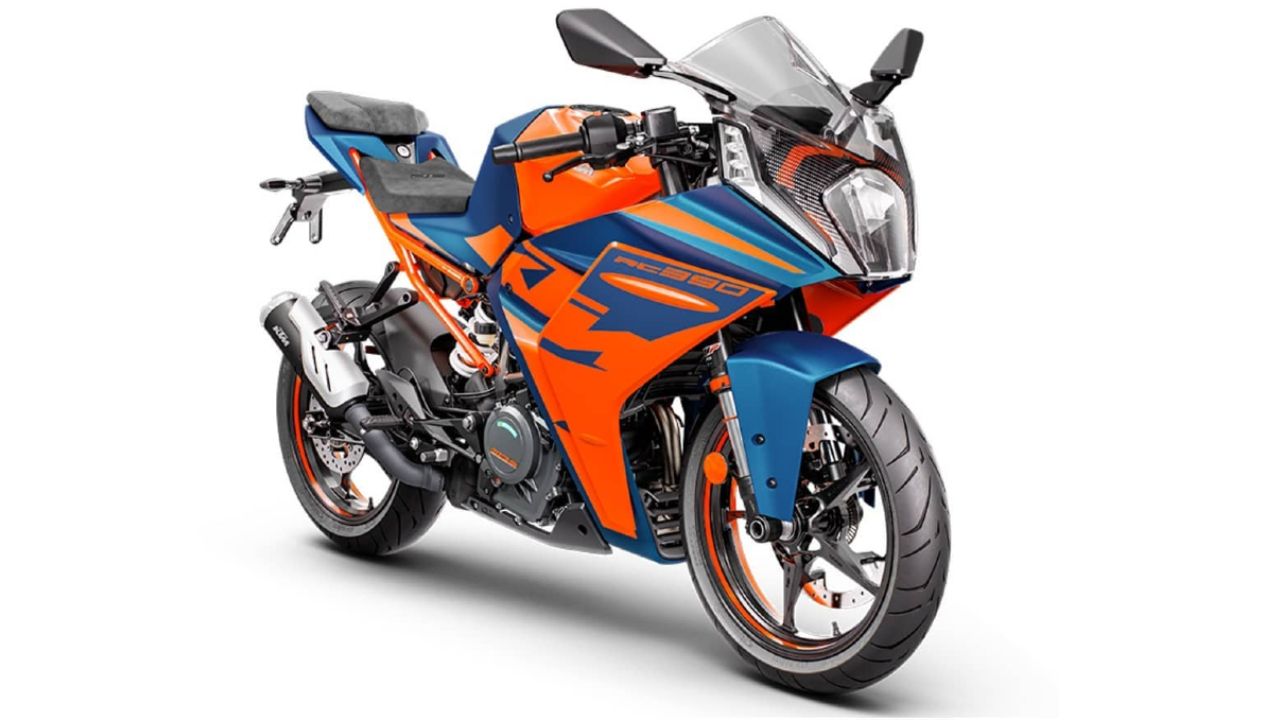 2022 KTM RC390 Three Quarter Static