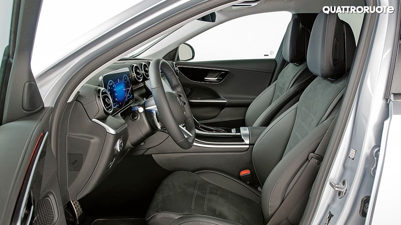 2022 Mercedes Benz C Class Cockpit Side View1