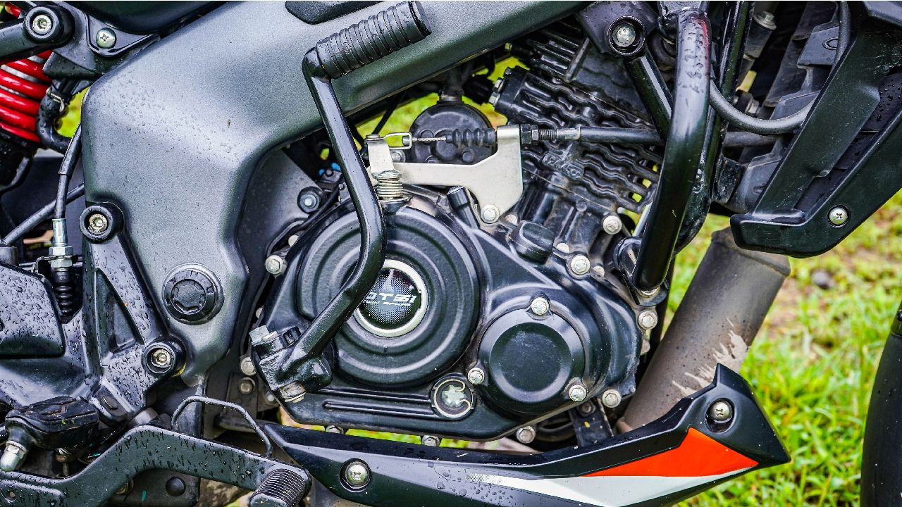 Bajaj Pulsar NS125 Air Cooled Engine Details Kick Starter