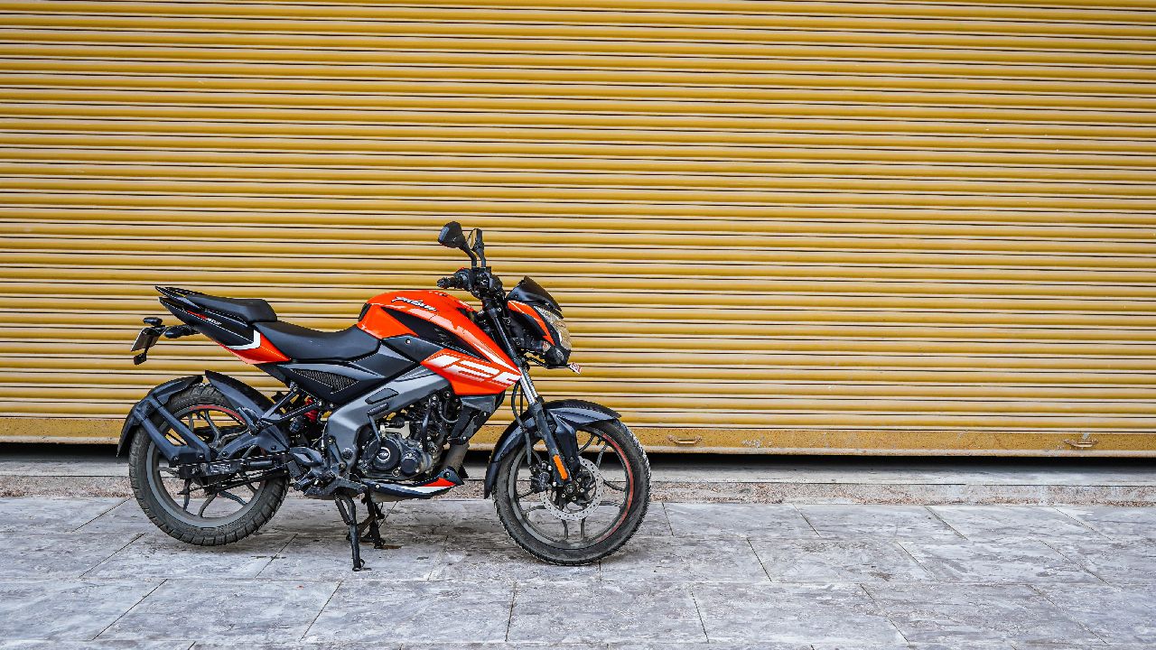 Bajaj Pulsar NS125 Right Profile Static