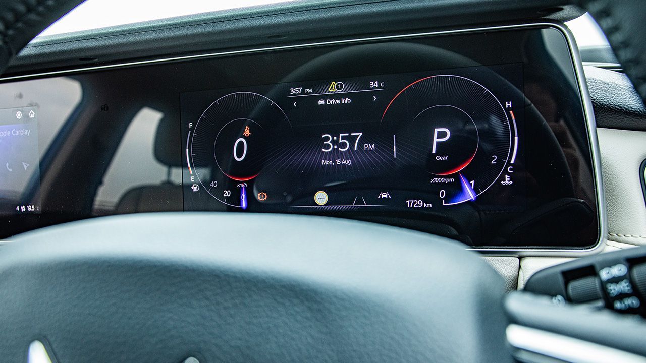 2021 Mahindra XUV700 driver display