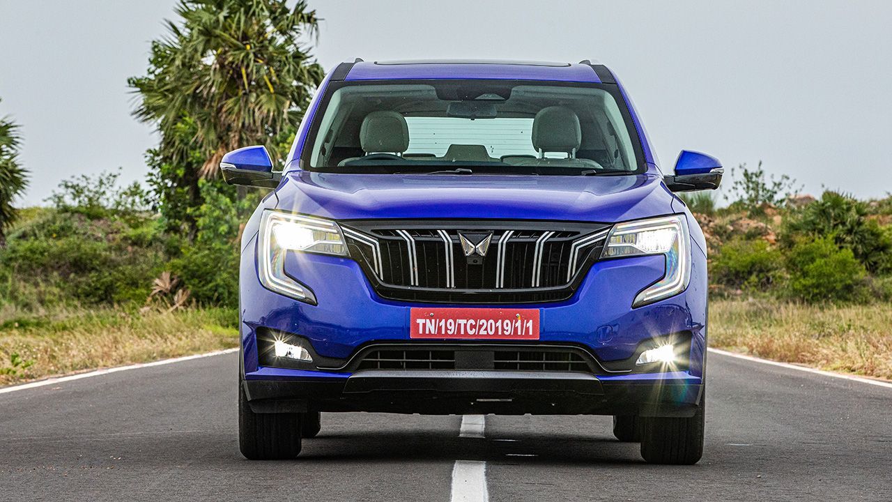 2021 Mahindra XUV700 front