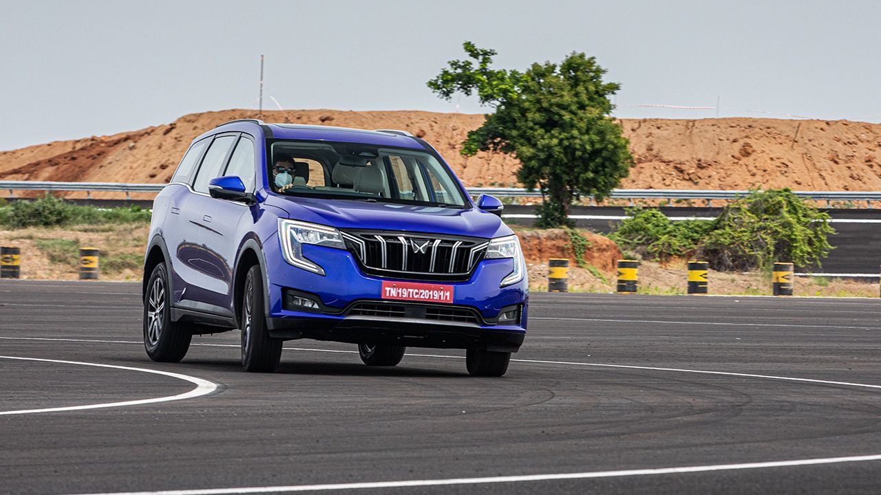 2021 Mahindra XUV700 handling