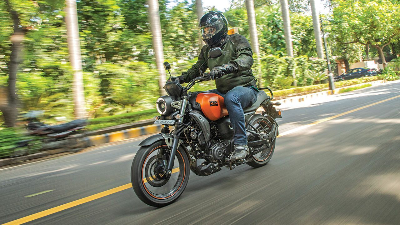 Yamaha FZ X Front Quarter Motion2