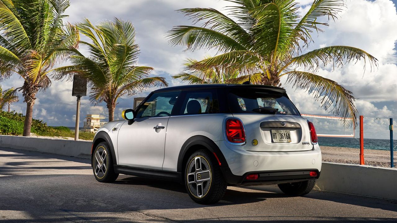 2022 Mini Cooper SE Rear Three Quarter 