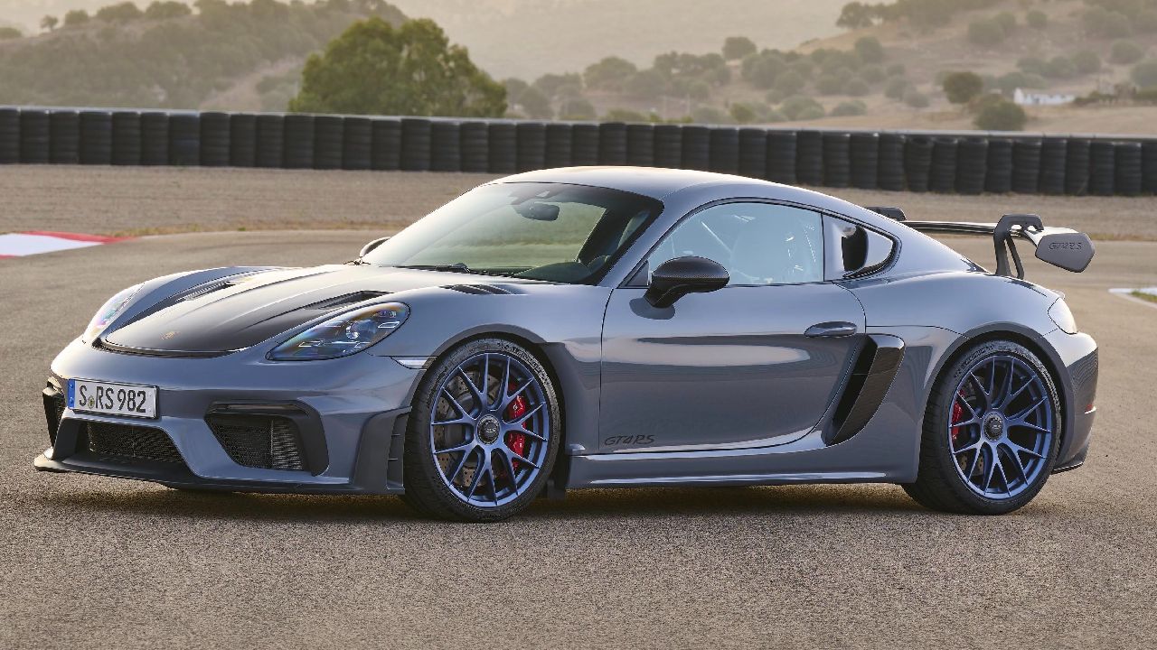 2022 Porsche 718 Cayman GT4 RS Front Three Quarter Static