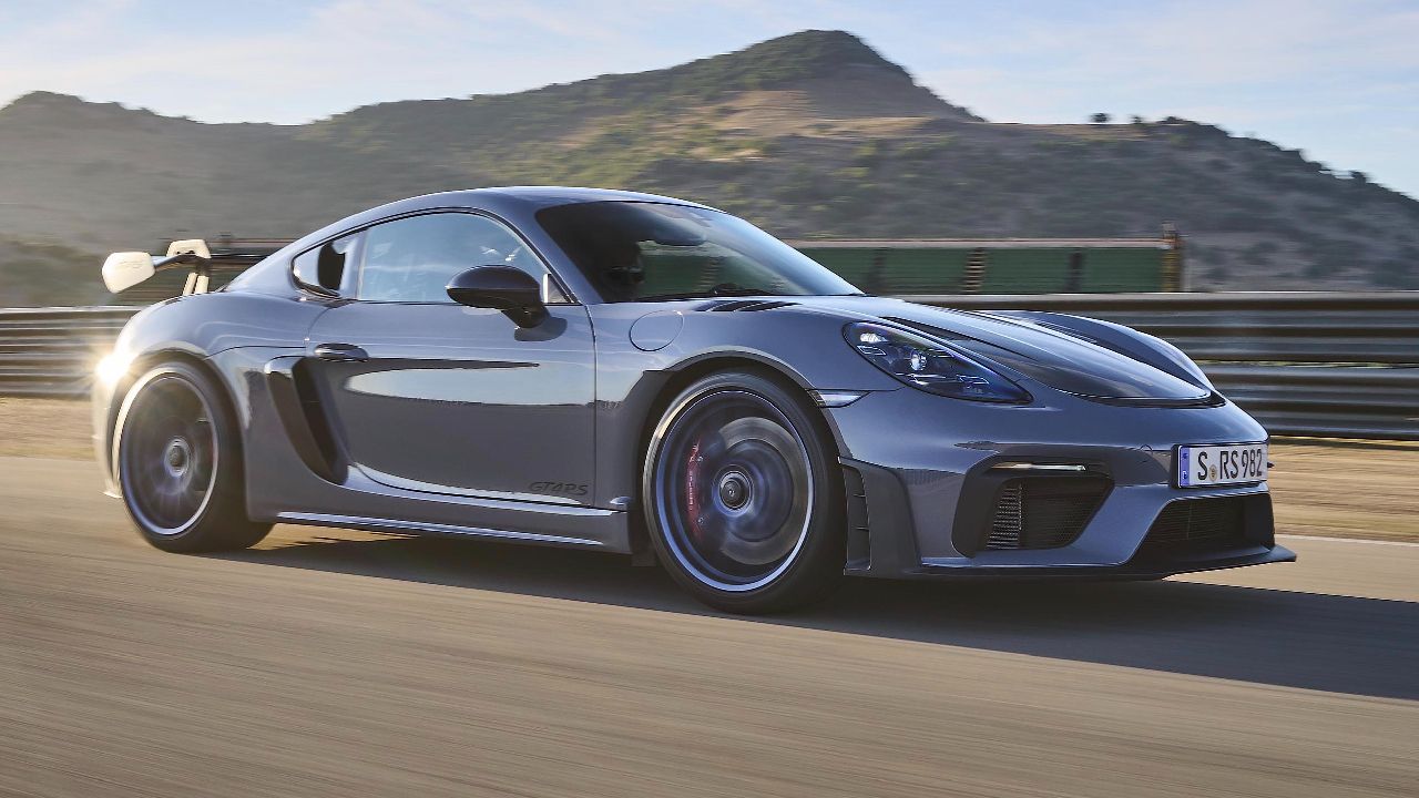 2022 Porsche 718 Cayman GT4 RS Front Three Quarter Tracking Motion