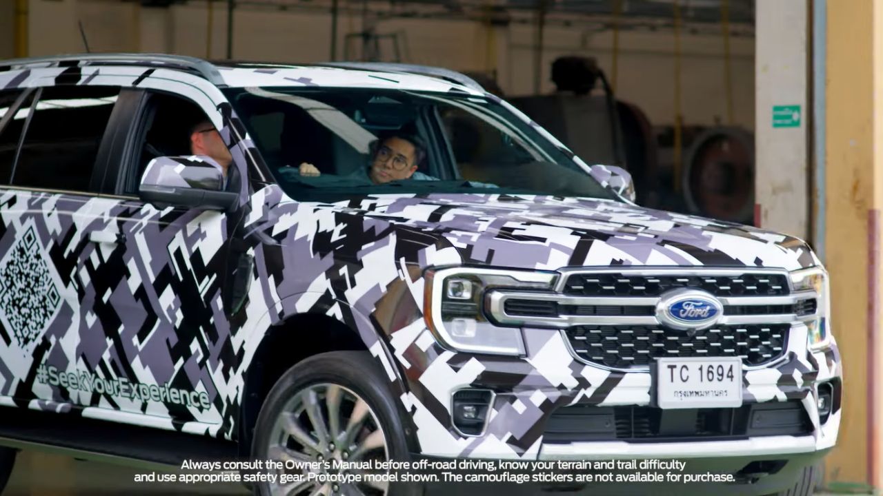 2022 Ford Endeavour Front Three Quarter Motion 2