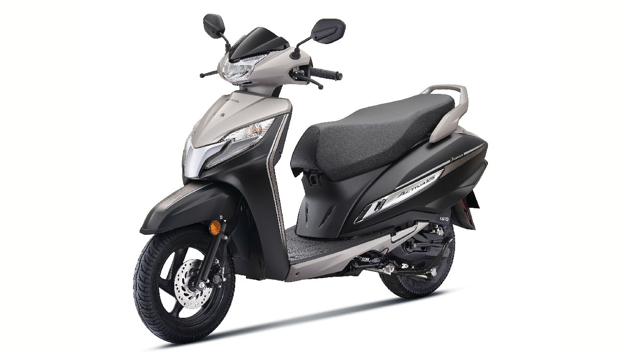 Honda Activa 125 Premium Edition Front Three Quarter Static 2