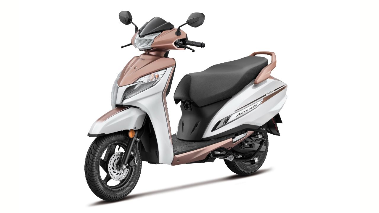 Honda Activa 125 Premium Edition Front Three Quarter Static