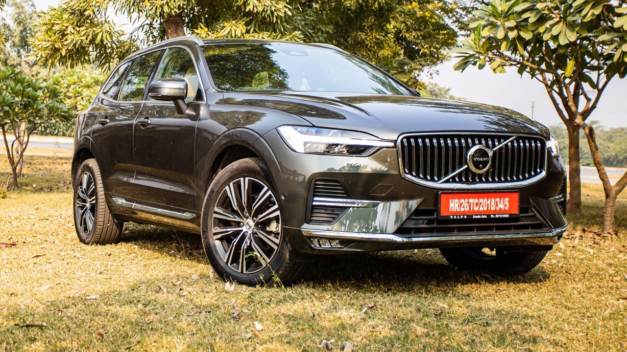 2022 Volvo XC60 Front Quart2