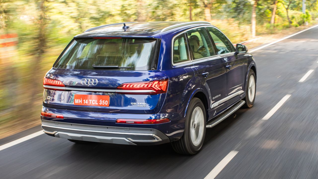 Audi Q7 Rear1