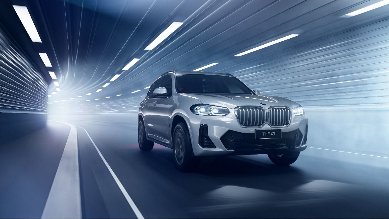 BMW X3 Facelift Front Three Quarter Motion