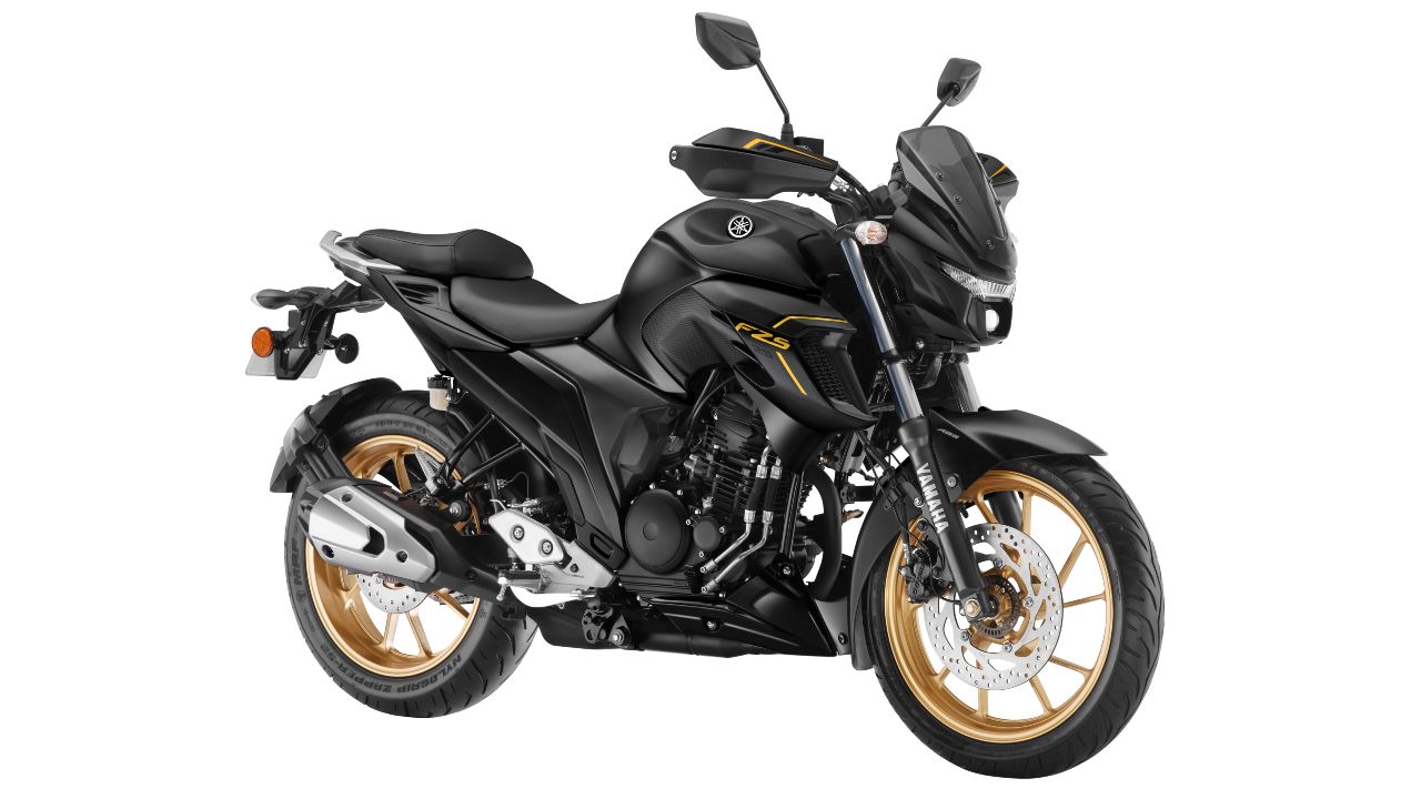 Yamaha FZS 25 Matte Black Front Three Quarter