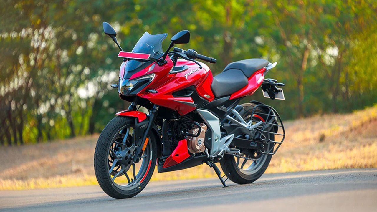 Bajaj Pulsar F250 Front Left View