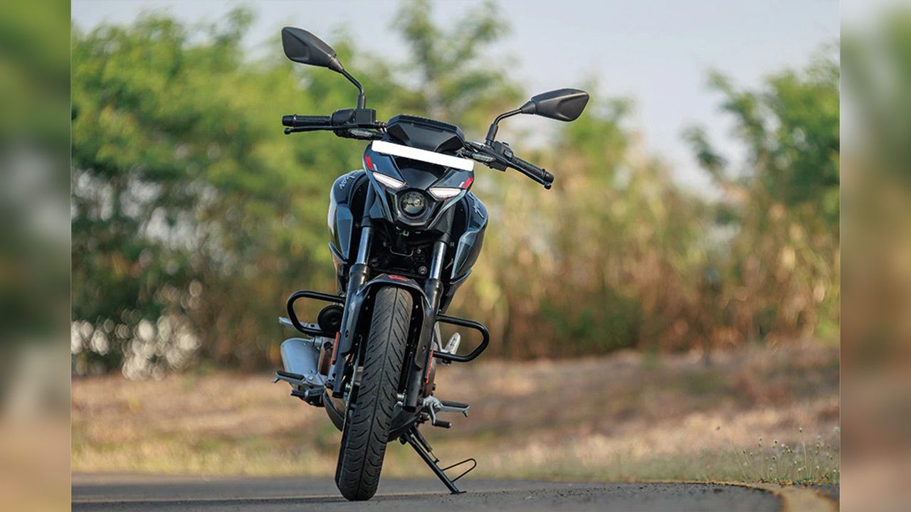 Bajaj Pulsar N250 Front View