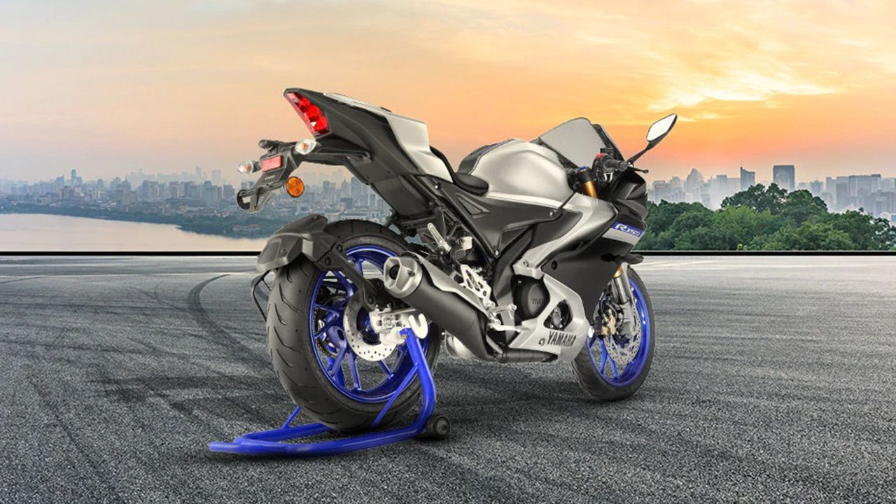 Yamaha YZF R15 V4 Rear Right Three Quarter