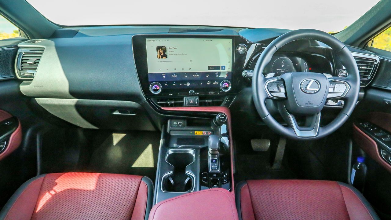 Lexus NX 350h Cockpit1