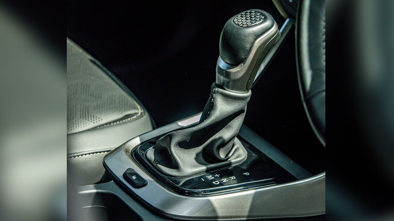 Tata Altroz DCA Gear Shifter Side View2