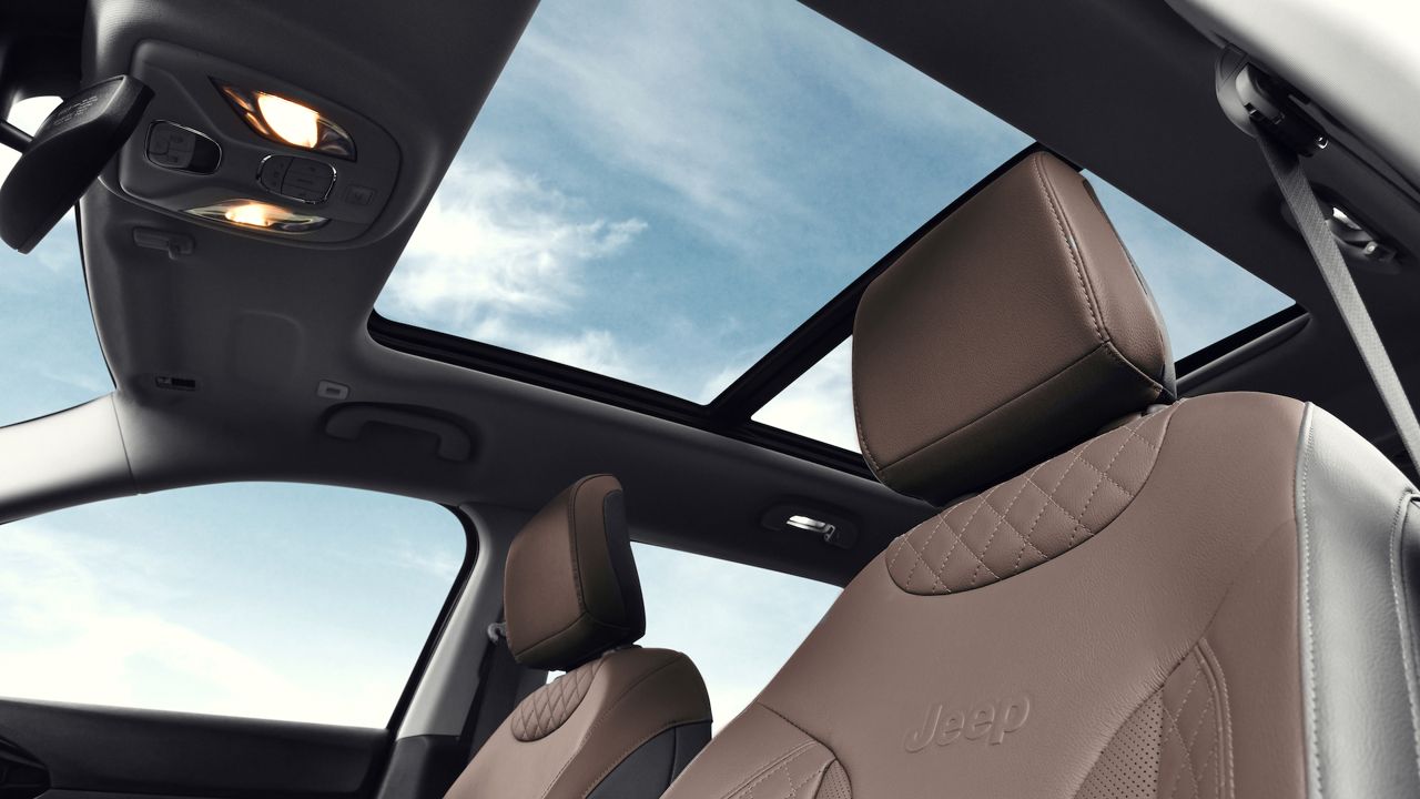 Jeep Meridian Panoramic Roof