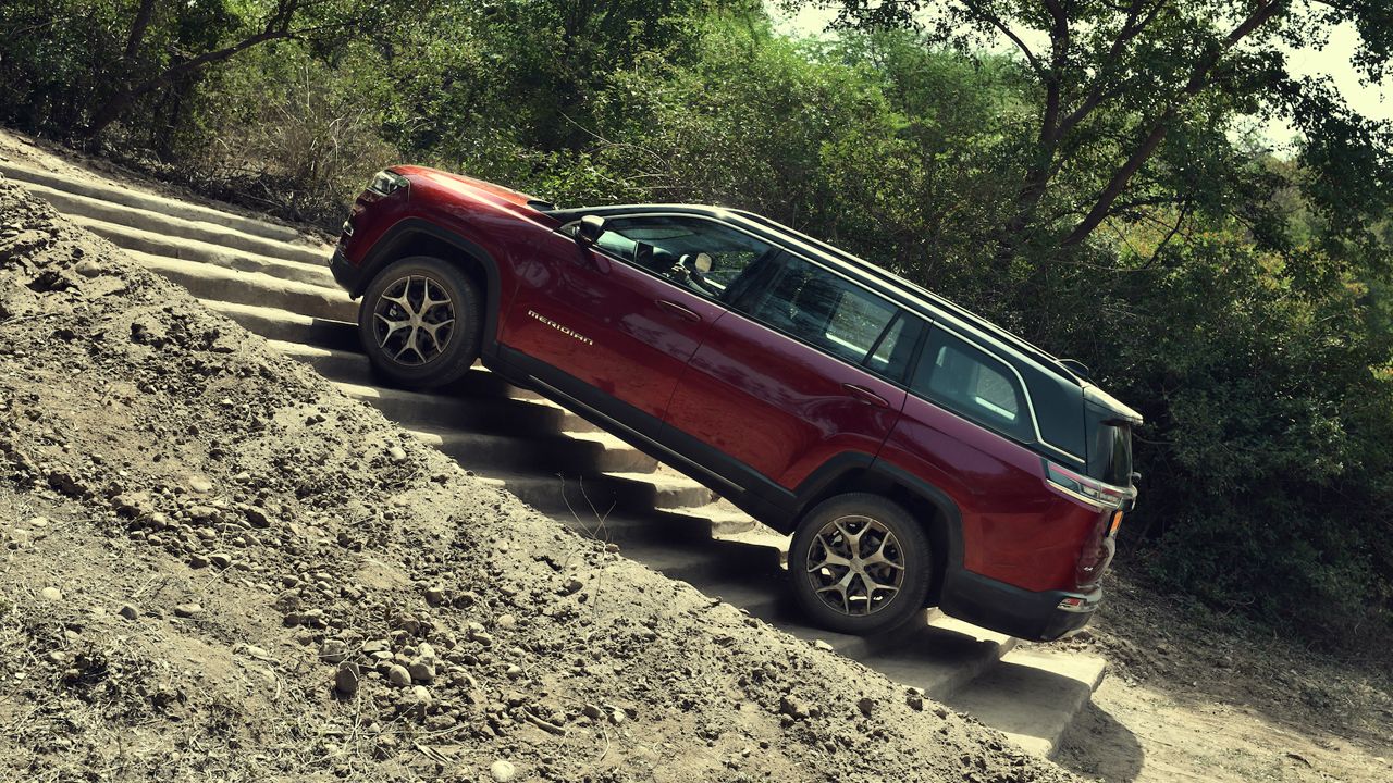 Jeep Meridian Side View Climb