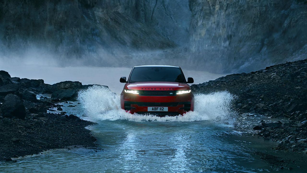 Land Rover Range Rover Sport Front View Motion