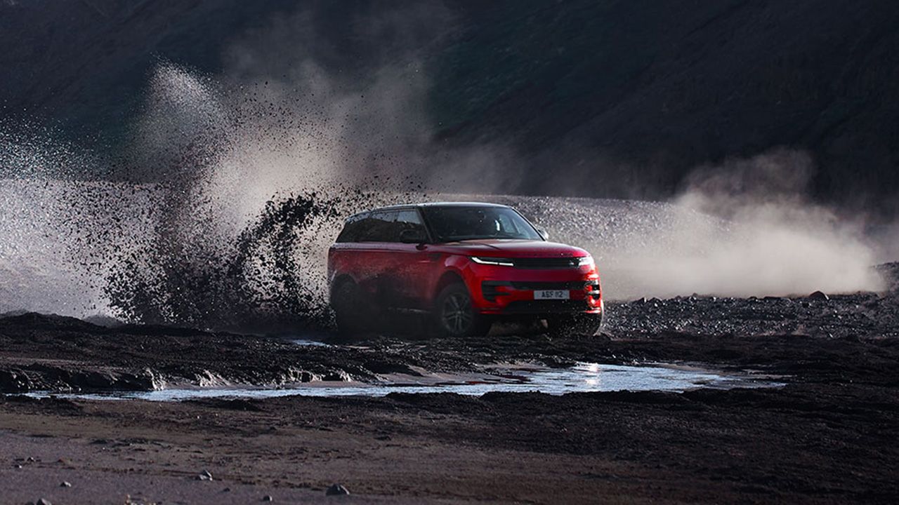 Land Rover Range Rover Sport Right Front Three Quarter Motion