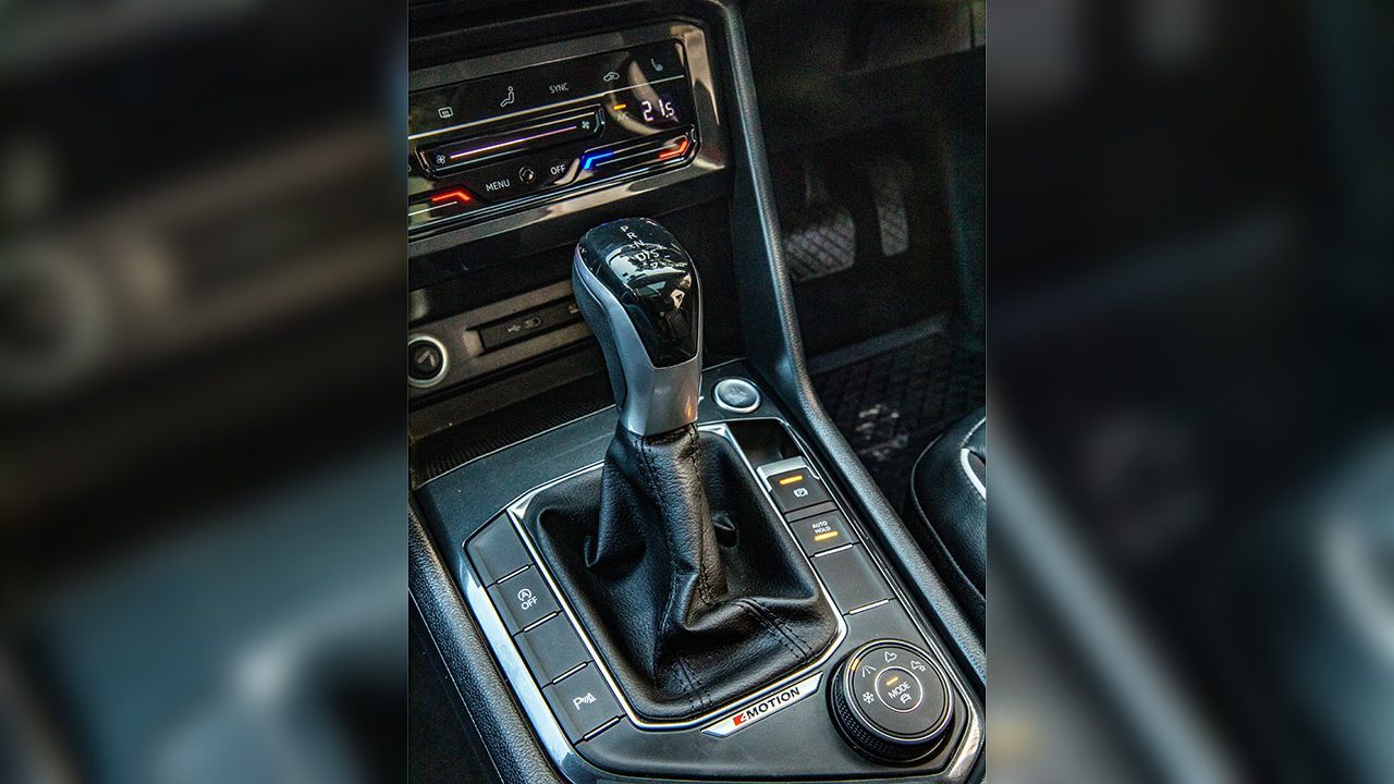 VW Tiguan gear lever